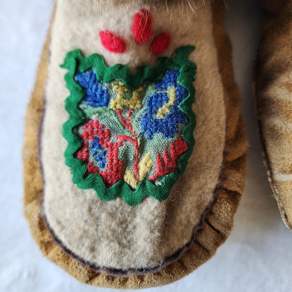 VTG Leather Moccasins Mukluks Native American Made Suede Fur Wool Embroidery 70s - Picture 10 of 16